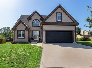 228 SW Ascot Cir, Lees Summit, MO 64082