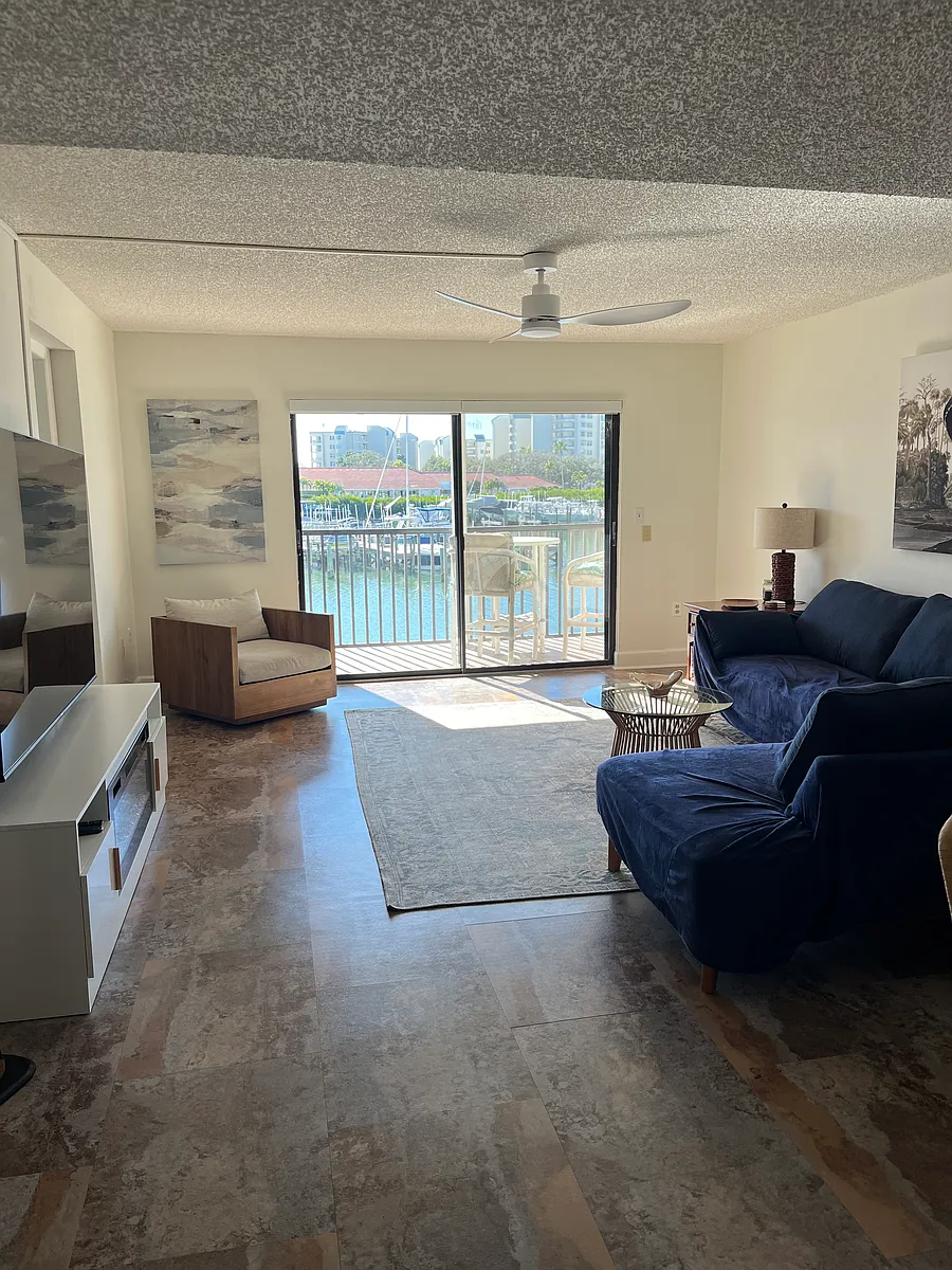 Building Photo - 7600 Sun Island Dr S #205