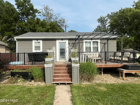 210 1st St NW, Watertown, SD 57201