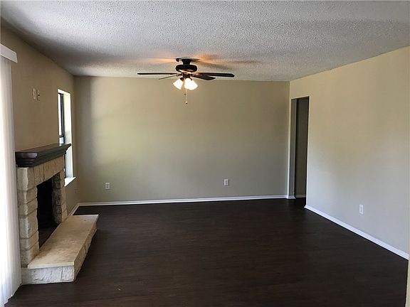 3rd image of 1403 Greenfield Dr