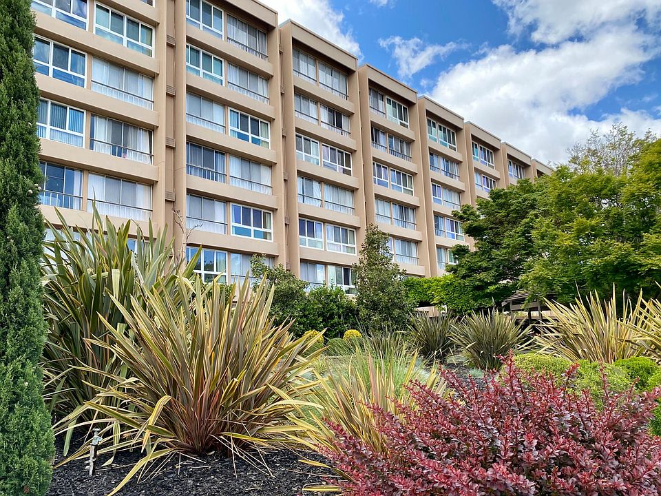 Executive House faces Civic Center Drive