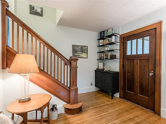 4th image of 105 Midvale Dr
