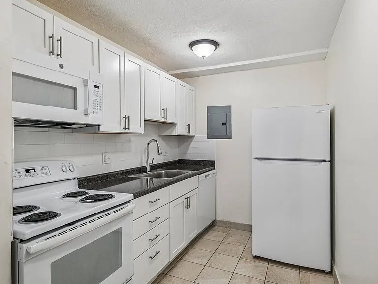 Gardner Street Apartments — Photo 29