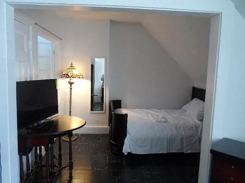 50 Hereford St #4F