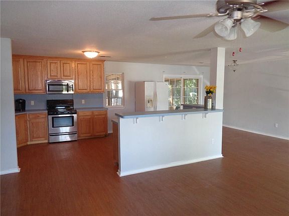 4th image of 845 Jerry Ln