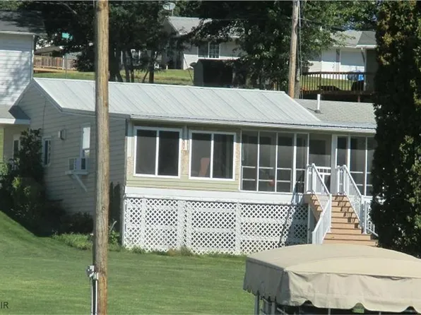 342 Center Point Dr, Montezuma, IA 50171