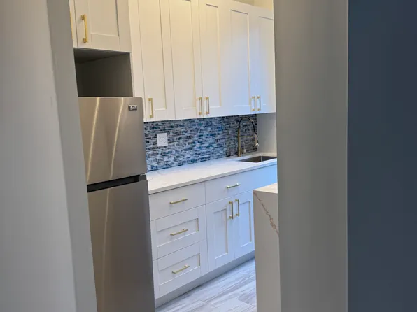 275 Smith Street image 2 of 13