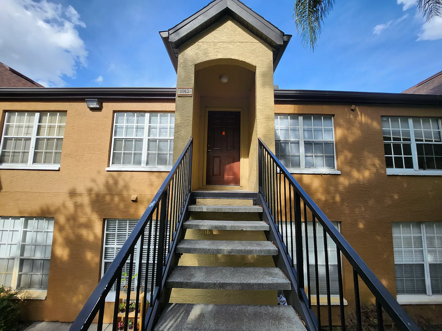 Metrowest 1/1 condo — Photo 1