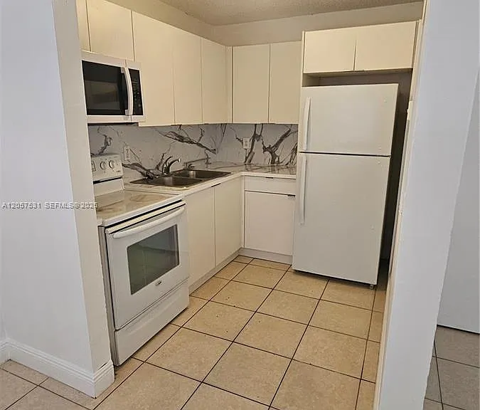 850 SW 6th Ct #3 — Photo 7
