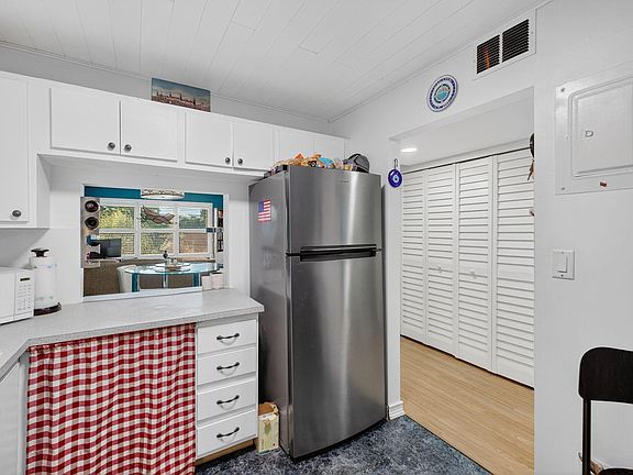 5th image of 2312 S Cypress Bend Drive #405