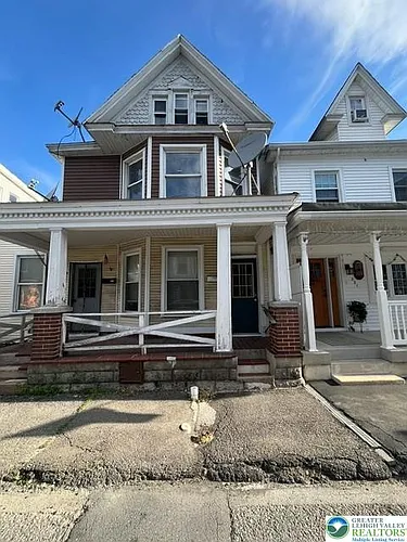 223 W Rowe St Photo 1