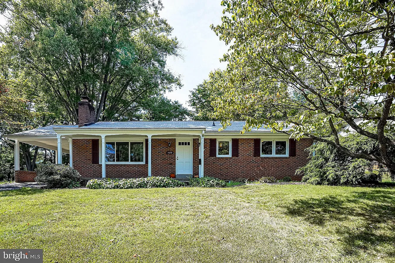 3 bed, 2600 sqft, $3,400 — Photo 1