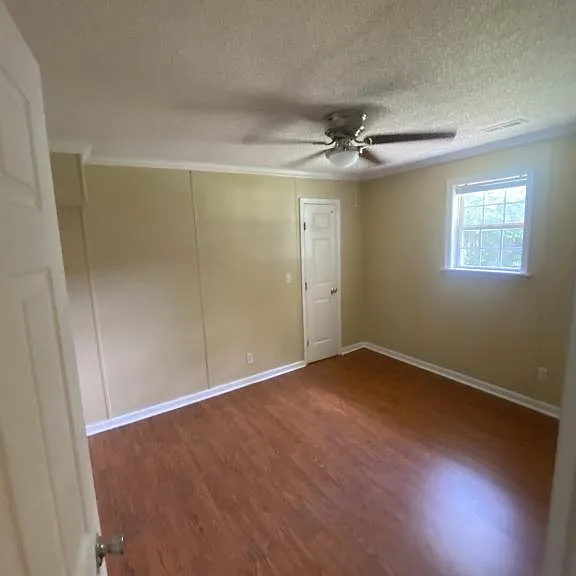 709 Pawley St — Photo 6