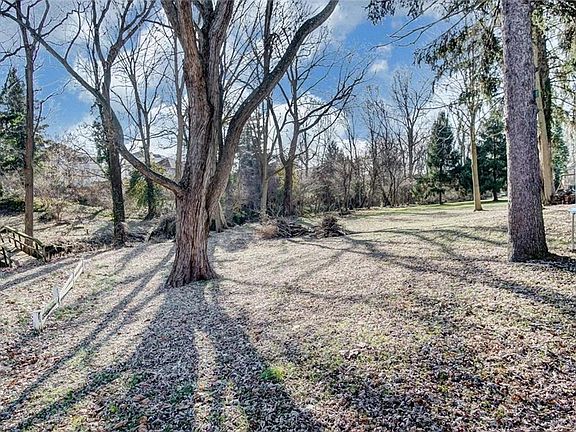 5th image of 120 Cedarlawn Dr