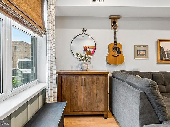 4th image of 1138 Mifflin St