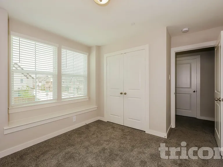 102 Rutland Ct — Photo 10