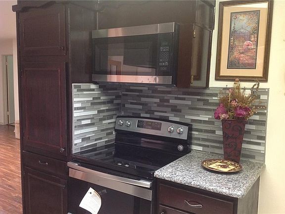 4th image of 151 Chateau Dr