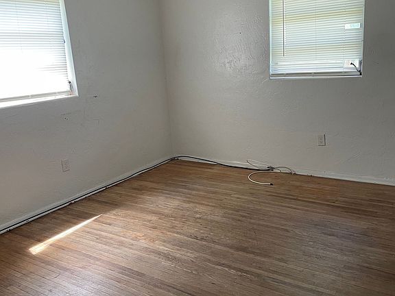 4th image of 143 E South St APT A