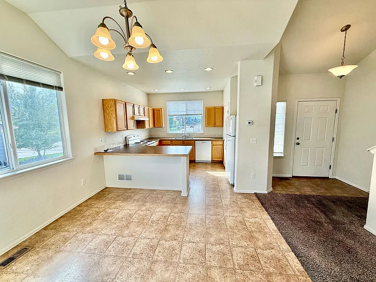 7374 Andover St — Photo 5