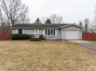 35259 Riverview Dr, Paw Paw, MI 49079