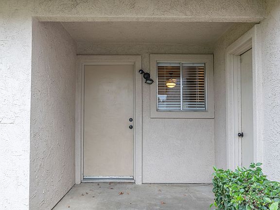2nd image of 2538-2540 Banyan Dr #2538
