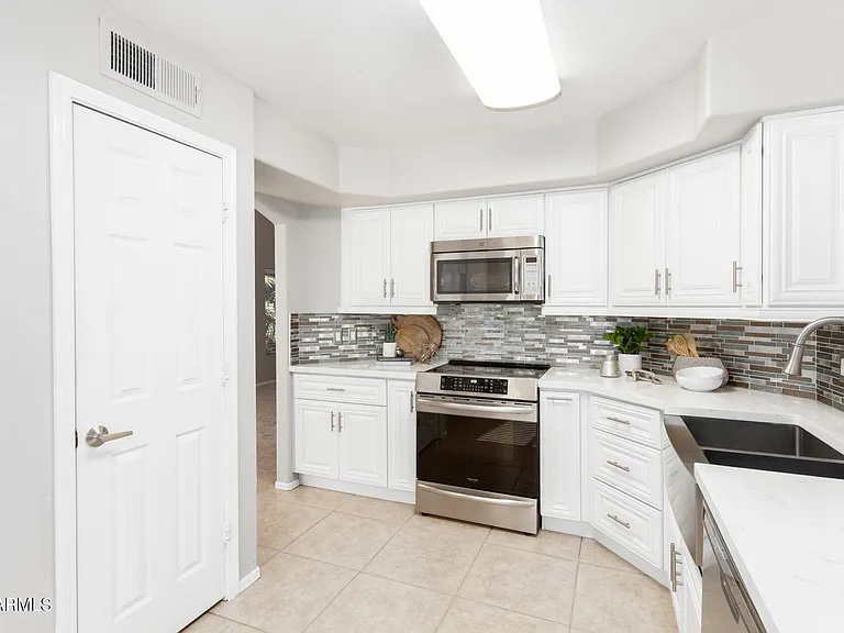 3611 E Windmere Dr — Photo 22