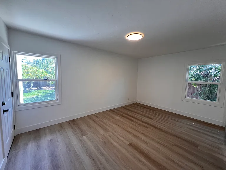 137 Sylvan Ave — Photo 19