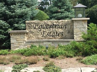 2 Paddock, Lemont, IL 60439