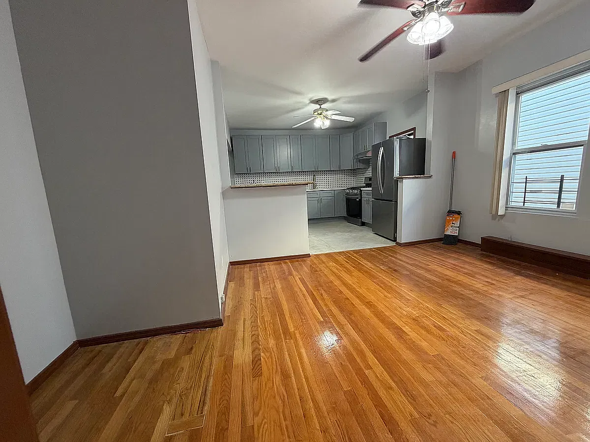 4 bed, 1000 sqft, $3,500 — Photo 4
