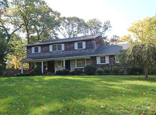 6 Twixt Hills Rd, Saint James, NY 11780