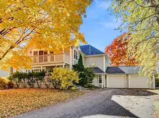 565 Lomond Dr, Mundelein, IL