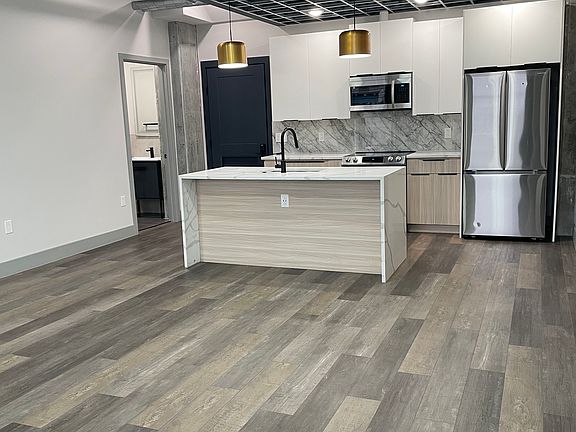 4th image of 1814 E Venango St #205