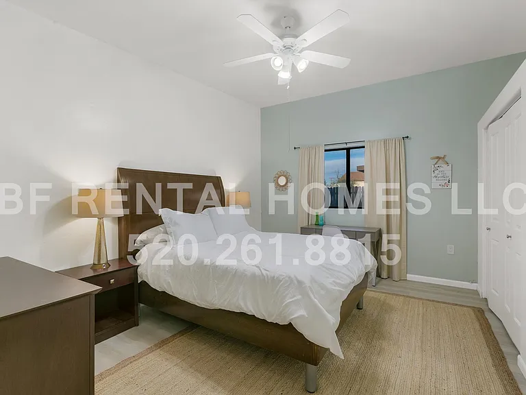 2319 E Helen St — Photo 24
