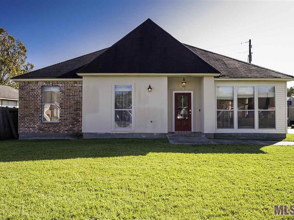1st image of 18018 Smallen Dr