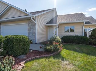2408 Pine Cir, Urbandale, IA 50322