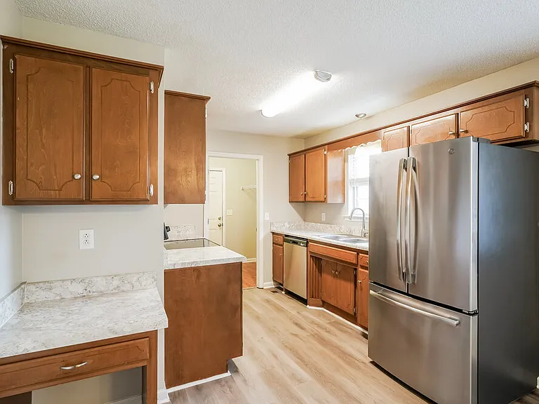 2826 Henderson Ln — Photo 6