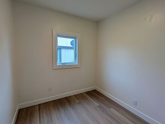 5th image of 317 E Grand Ave #317B