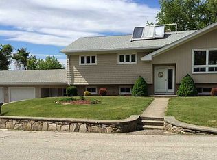 8 Kennedy Ct, Bristol, RI 02809