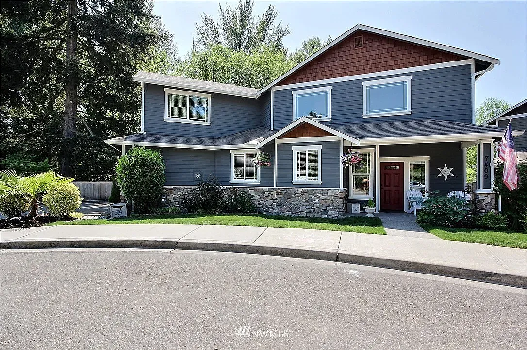 4 bed, 2.5 bath, 2300 sqft, $3,950 — Photo 1