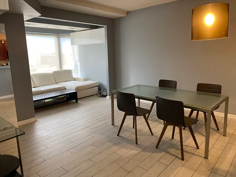 930 Wayne Ave #1307 — Photo 3