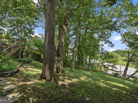 3rd image of 3102 Waterside Ln