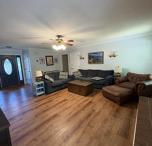 321 N Valley View Dr — Photo 3