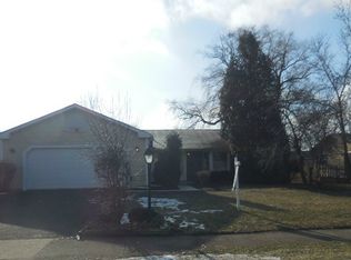 211 E Cedarwood Ct, Palatine, IL 60067