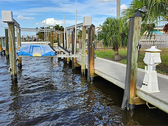 2nd image of 2596 Bayshore Dr