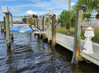 2596 Bayshore Dr, Matlacha, FL 33993