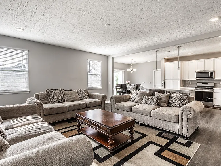 1711 Pelham Dr — Photo 6