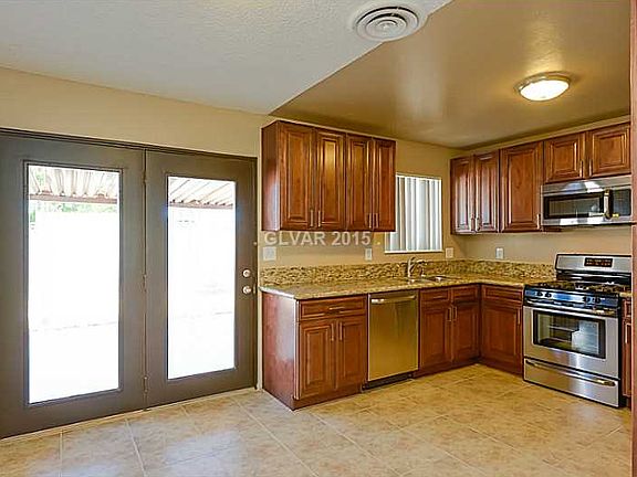 4th image of 321 Lorenzi St