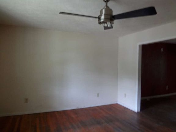 3rd image of 1909 E Watauga Ave