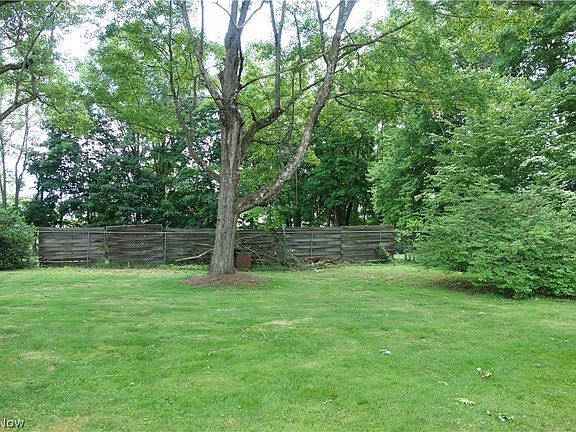 4th image of 871 Overlook Ave