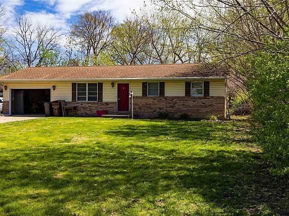 2nd image of 232 Lindenwood Dr